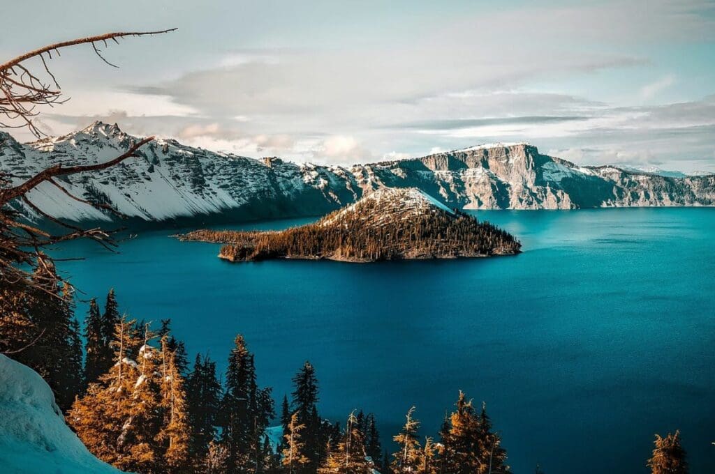 ทะเลที่สวยที่สุดในโลก (ทะเลสาบ CRATER)